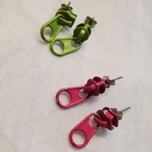 ⚡2/$10 2 pair zipper earrings.